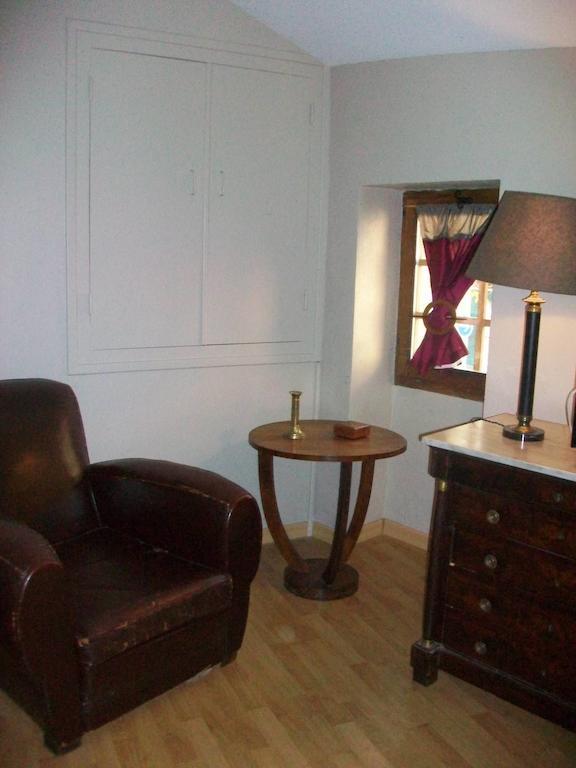 La Maison Des Gardes - Chambres D'Hotes Cluny Habitación foto